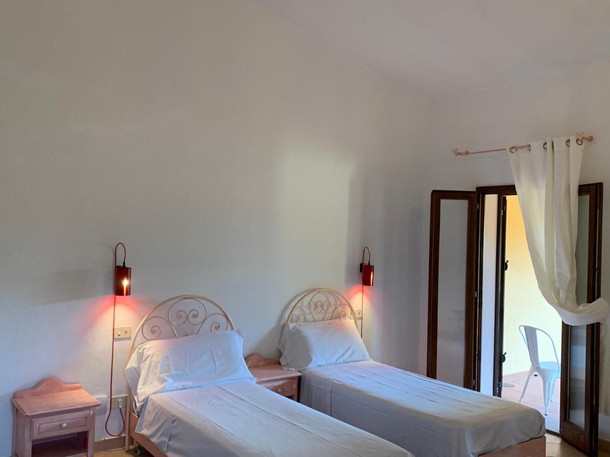 Godo Beach Hotel Байя-Сардинія Екстер'єр фото