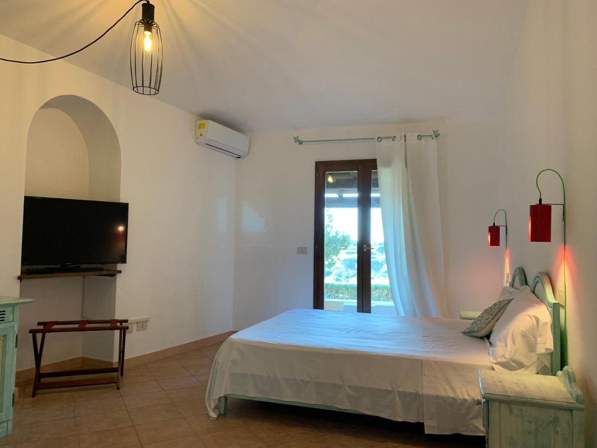 Godo Beach Hotel Байя-Сардинія Екстер'єр фото